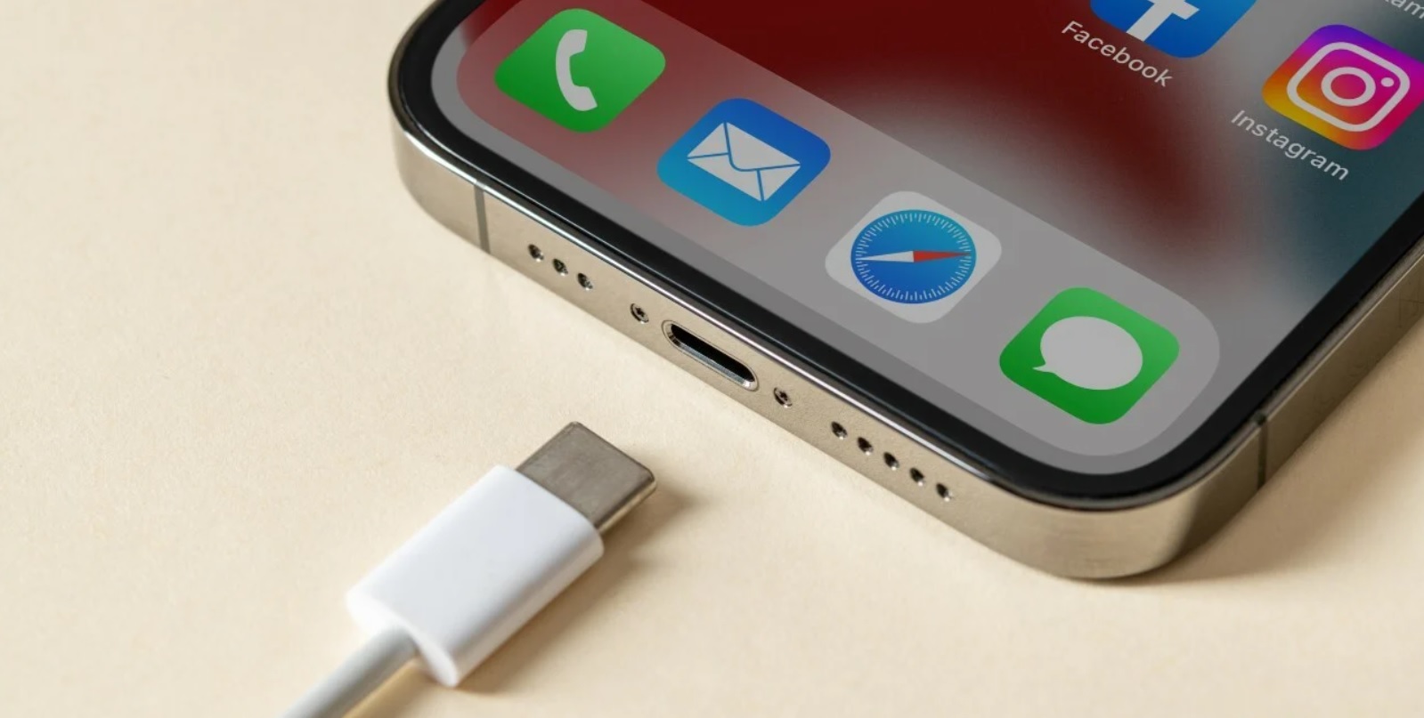 Серията телефони iPhone 15 ще използват USB-C порт
