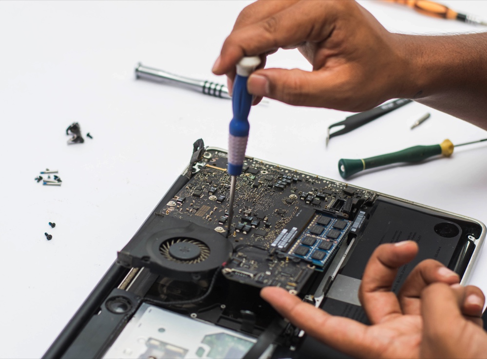 MacBook сервиз - извършваме ремонти и на лаптопи Macbook